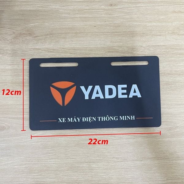Biển Xe Yadea Chính Hãng mặt trước màu đen có số đo kích thước 12cm x 22cm