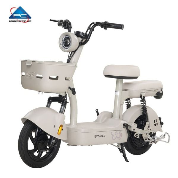 Xe đạp điện TaiLG JY33 màu trắng ngà nhìn từ góc trái, cận cảnh giỏ trước, đèn pha, yên trước yên sau, logo TaiLG