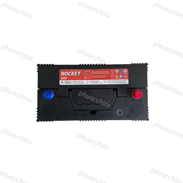 Ắc quy ROCKET SMF HS-1000LA 12V-100Ah nhìn từ trên xuống, tem đỏ và cặp cọc bình xanh đỏ