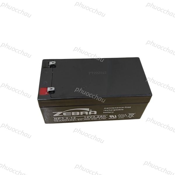 Bình ắc quy Zebra NP3.2-12 12V 3.2Ah nhìn từ trên xuống, cận cảnh 2 cọc dẹt có nắp bảo vệ