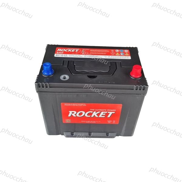 Bình ắc quy ROCKET SMF NX110-5ZL 12V-75Ah góc nghiêng trái, nắp xanh đỏ và tem lớn màu đỏ