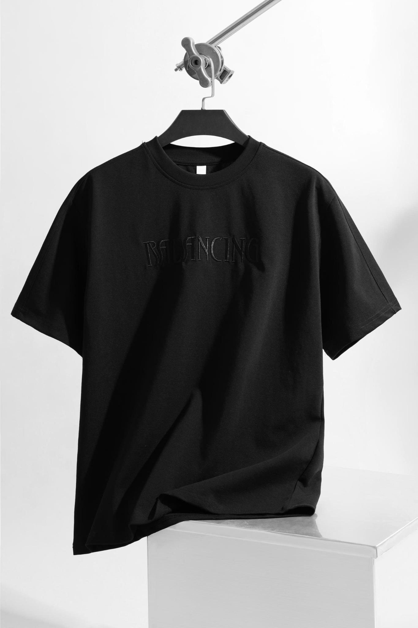 ÁO THUN CỔ TRÒN ĐEN - P004342