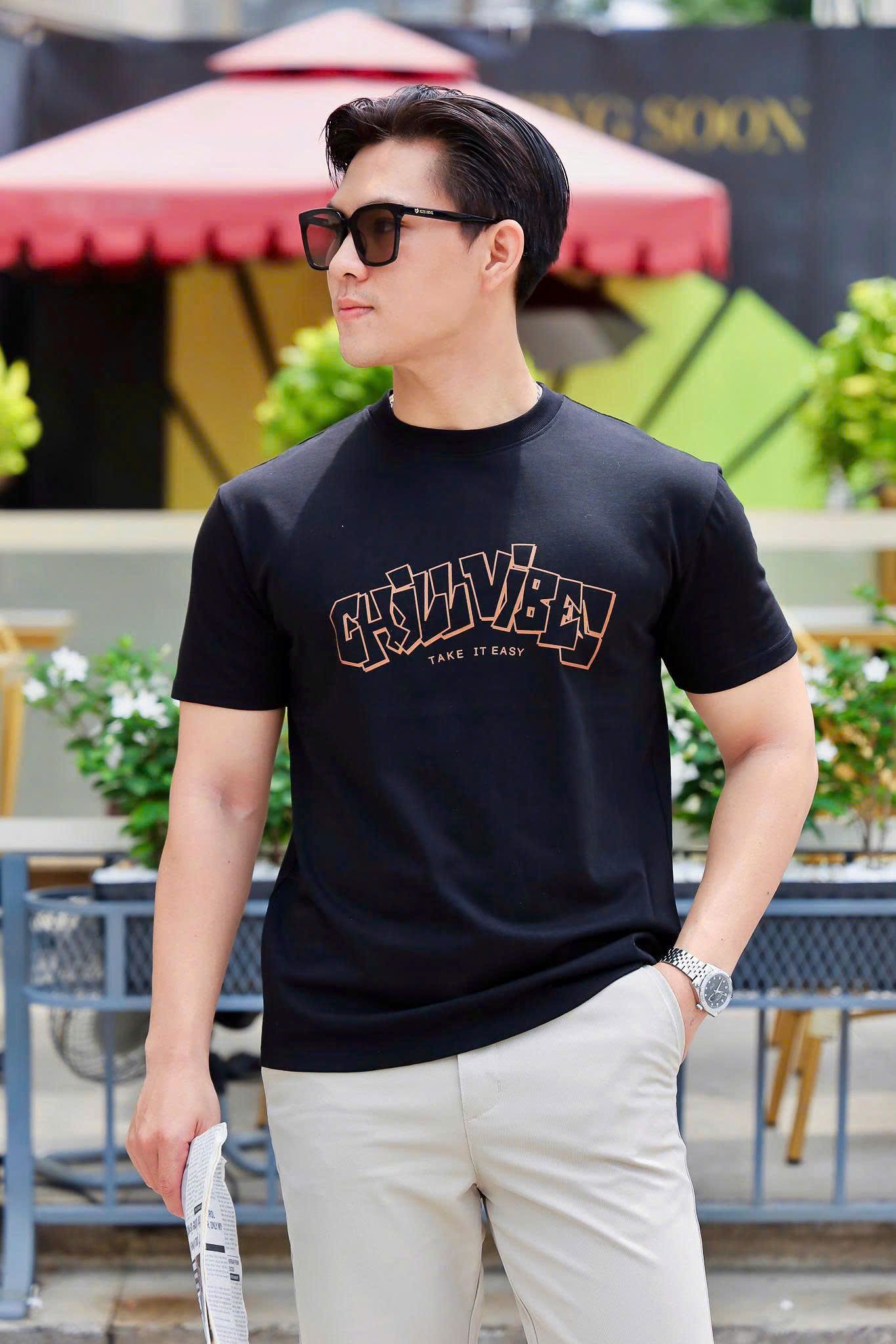 ÁO THUN CỔ TRÒN ĐEN CHILL VIBES - VH003896