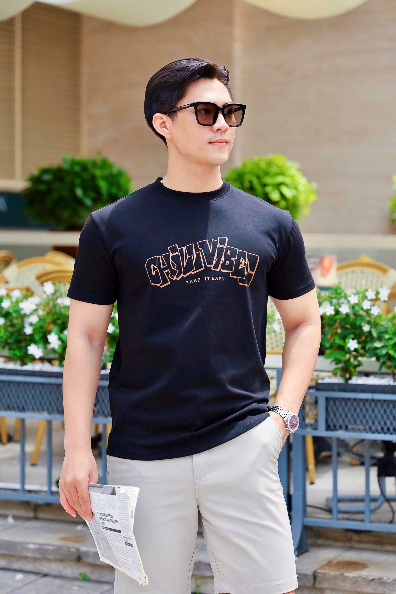 ÁO THUN CỔ TRÒN ĐEN CHILL VIBES - VH003896