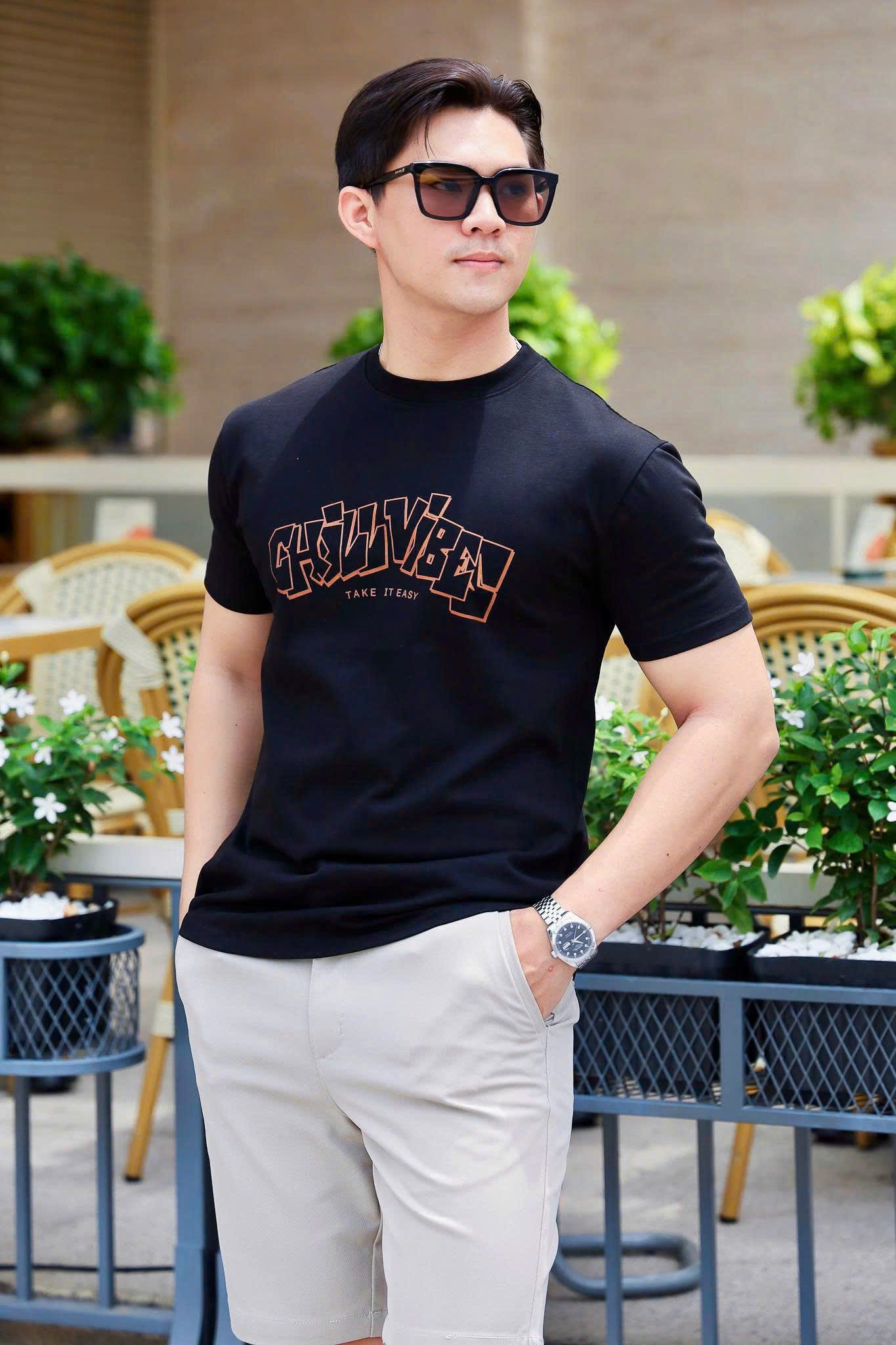 ÁO THUN CỔ TRÒN ĐEN CHILL VIBES - VH003896