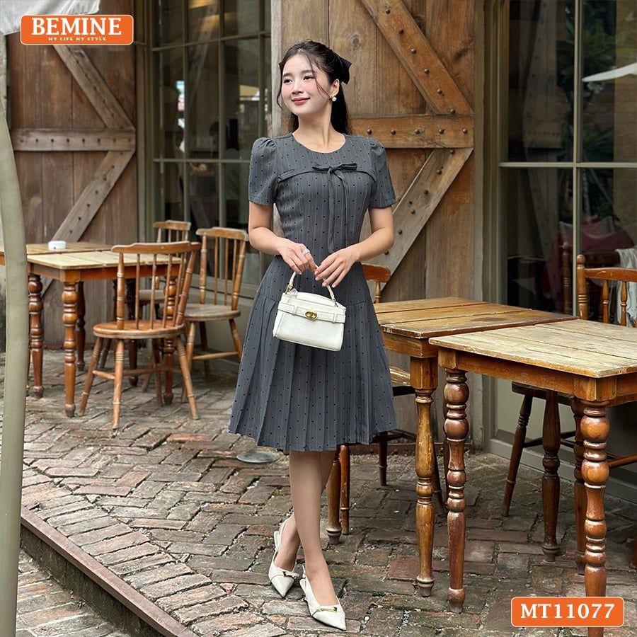 Đầm thiết kế BEMINE cổ tròn đính nơ dáng chữ A tùng xếp ly MT11077