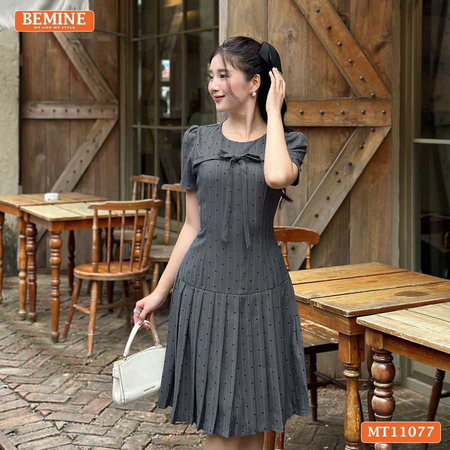 Đầm thiết kế BEMINE cổ tròn đính nơ dáng chữ A tùng xếp ly MT11077
