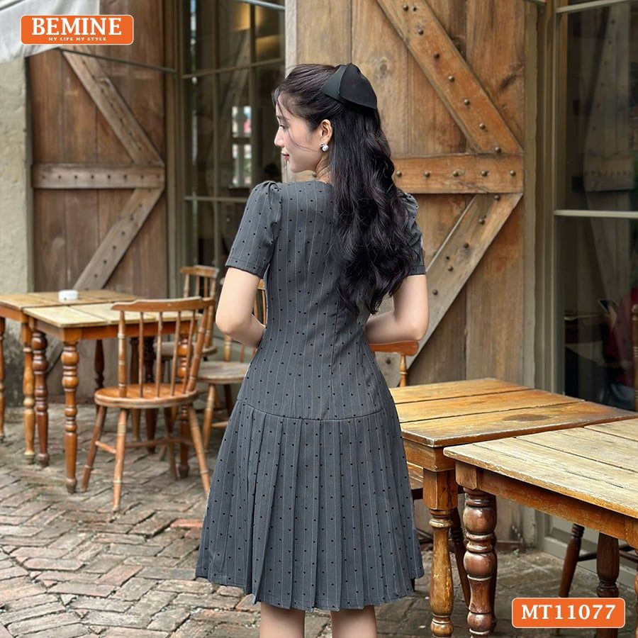 Đầm thiết kế BEMINE cổ tròn đính nơ dáng chữ A tùng xếp ly MT11077
