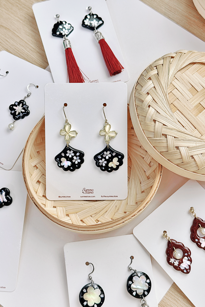 Hoa tai đất nung Ngọc Cẩn -  Son đỏ hồ điệp