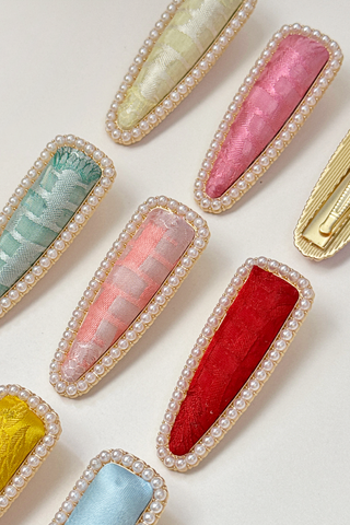 Kẹp tóc bọc lụa tơ tằm Gấm Tiên - Cánh hoa viền hạt ngọc