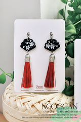 Hoa tai đất nung Ngọc Cẩn - Cánh quạt tua rua đỏ