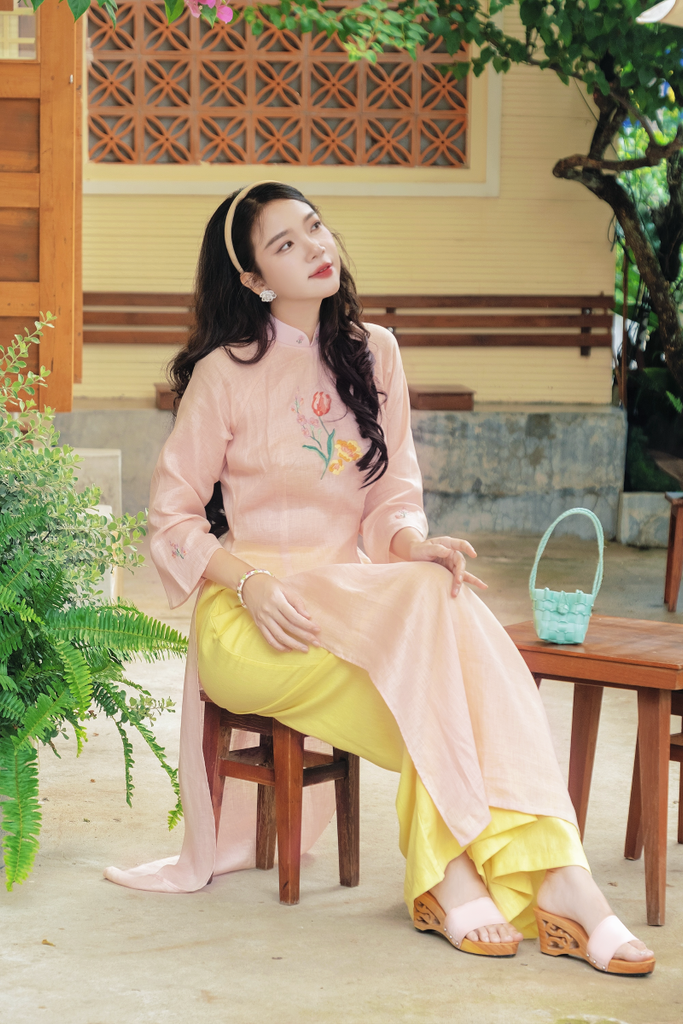 Áo dài linen Thêu tay Nguyệt Hồng