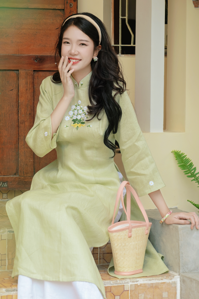 Áo dài linen Thêu tay Nguyệt Trà