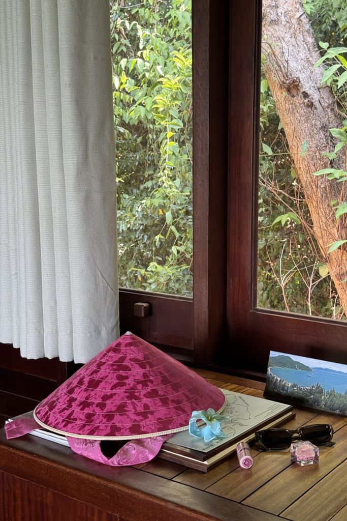 Nón lá bọc vải Hồ điệp - Hồng sen