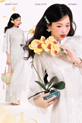 Áo dài gấm dáng suôn Yên Vân - Trắng