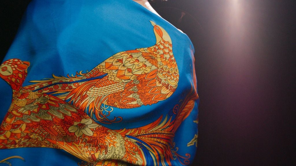 Kim Sac Phuong Hoang (Golden Phoenix Radiance - Natural Silk Scarf)