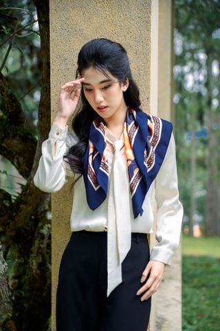 Khăn lụa BẢN GIAO HƯỞNG KHÔNG LỜI