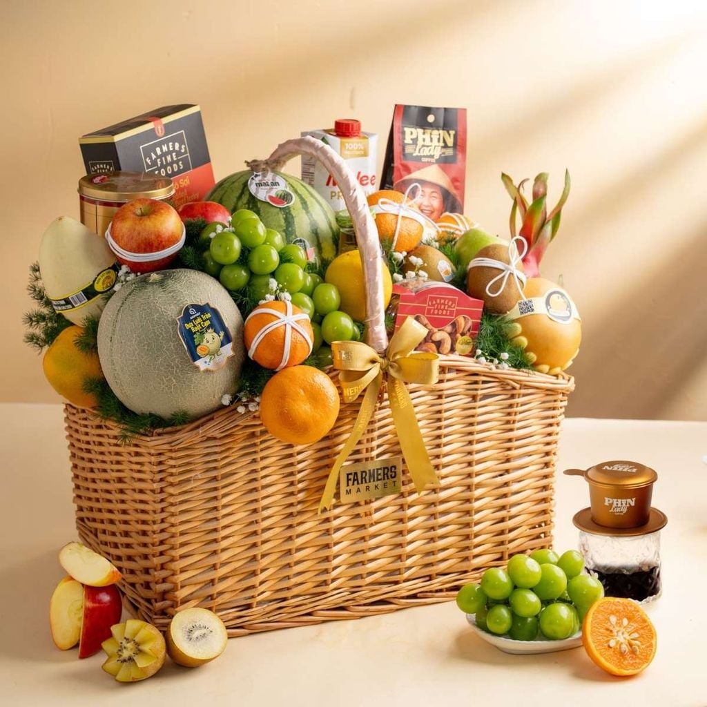  Giỏ quà picnic cà phê Phin lady và trái cây tươi cao cấp 