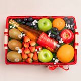  Giỏ Quà Trái Cây Các Loại Và Rượu Mơ Nhật Bản Tone Đỏ Tinh Tế 