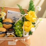  Giỏ Quà Trái Cây Tươi - Trà Hàn Quốc Và Hoa Tone Vàng Cam Tinh Tế 