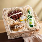  Giỏ Quà Trái Cây Tươi Và Rượu Soju Hàn Quốc Tone Trắng Tinh Tế 