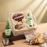  Giỏ Quà Trái Cây Tươi Và Rượu Soju Hàn Quốc Tone Trắng Tinh Tế 