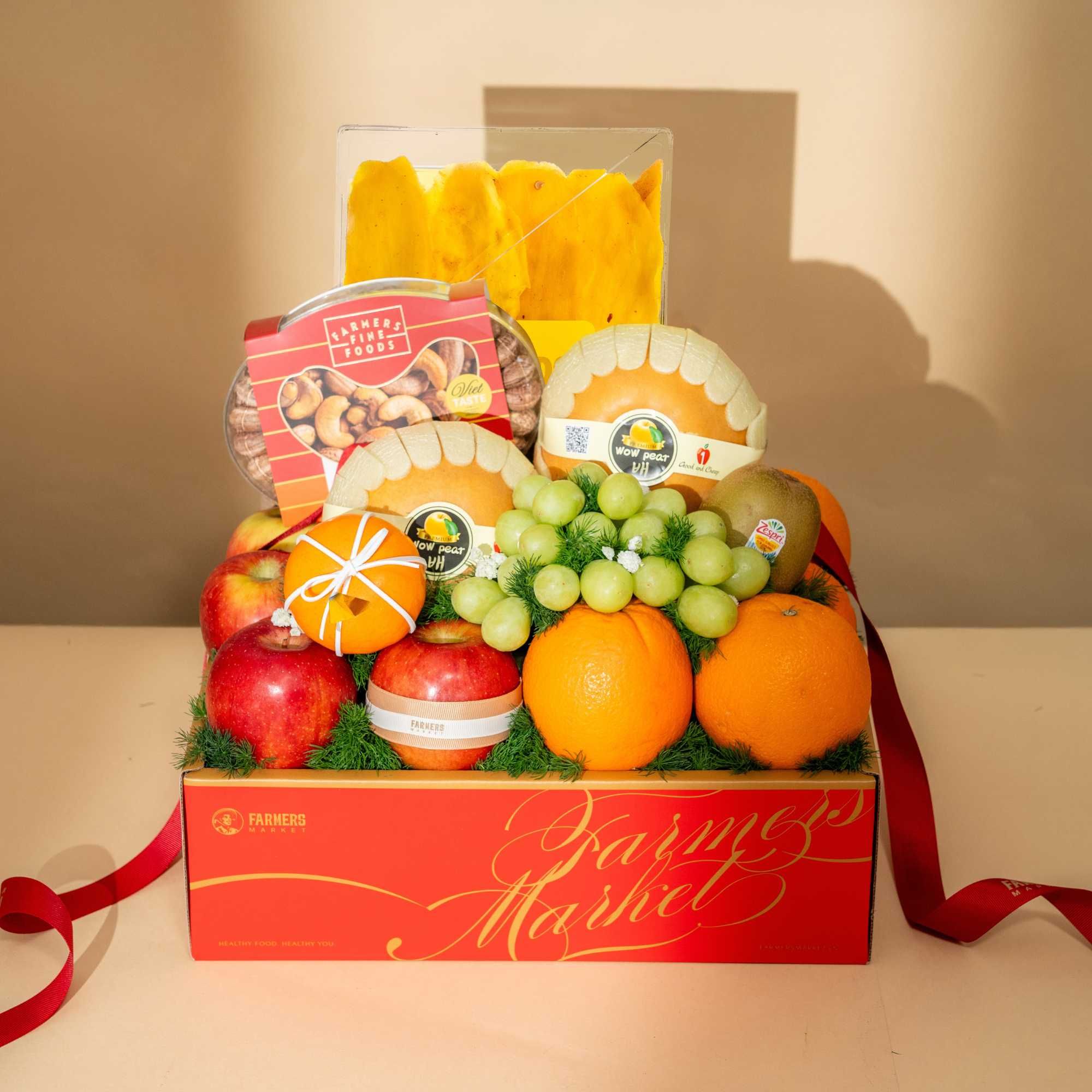  Giỏ Quà Trái Cây Và Ăn Vặt Tone Đỏ Tinh Tế 