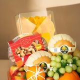  Giỏ Quà Trái Cây Và Ăn Vặt Tone Đỏ Tinh Tế 