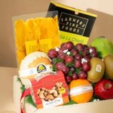  Giỏ Quà Trái Cây Và Ăn Vặt Tone Kem Tinh Tế 