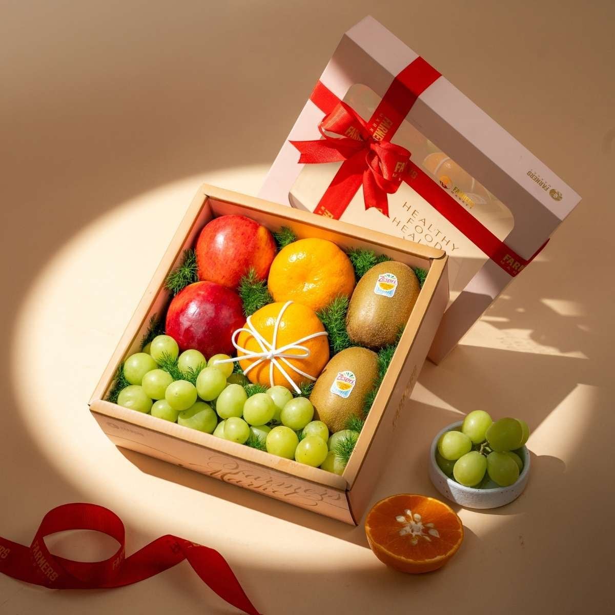  Hộp Quà Nho Xanh Và Trái Cây Hỗn Hợp Tone Hồng Cơ Bản 