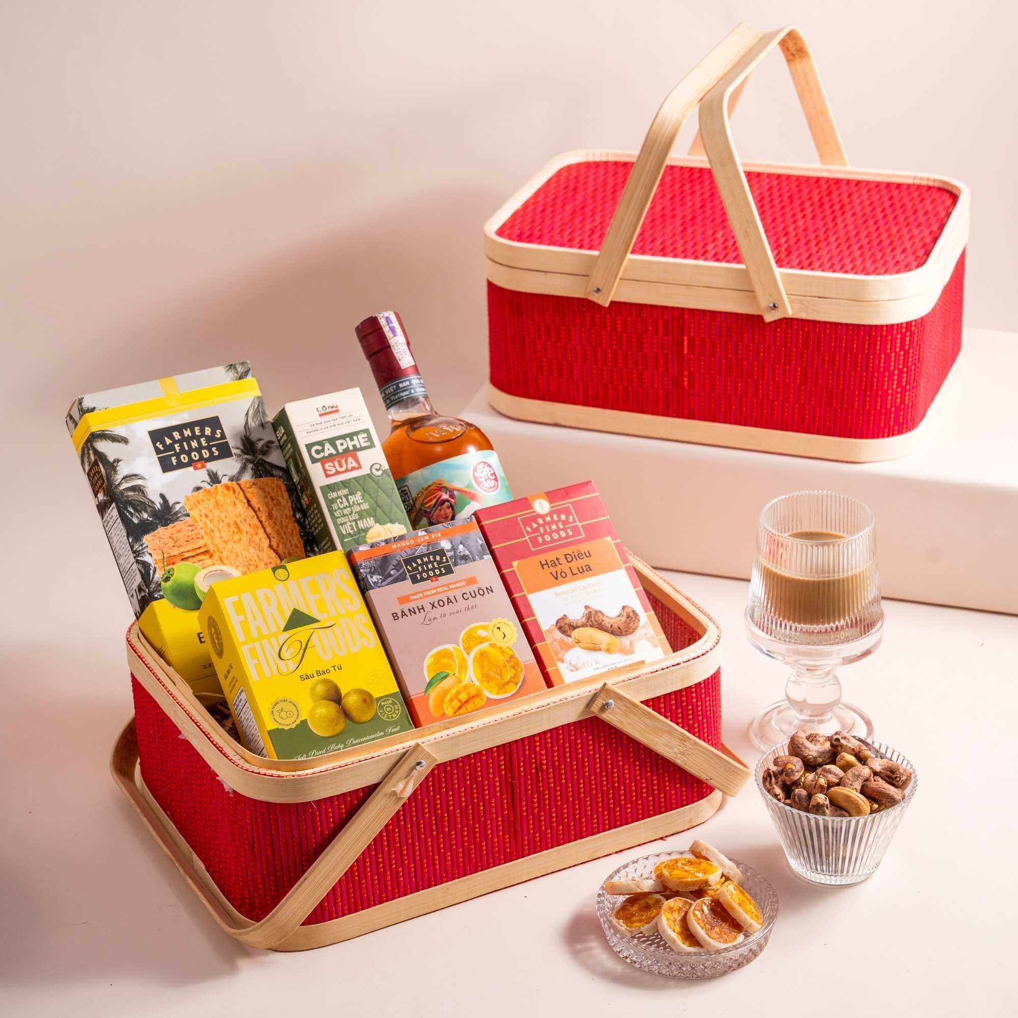  Hộp Quà Rượu Mơ - Bánh Và Hạt Điều Tone Đỏ Tiêu Chuẩn 