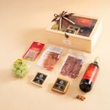  Sophisticated Red Wine, Charcuterie & Nut Gift Box / Hộp Quà Vang Đỏ, Thịt Nguội & Hạt Dinh Dưỡng Tinh Tế 