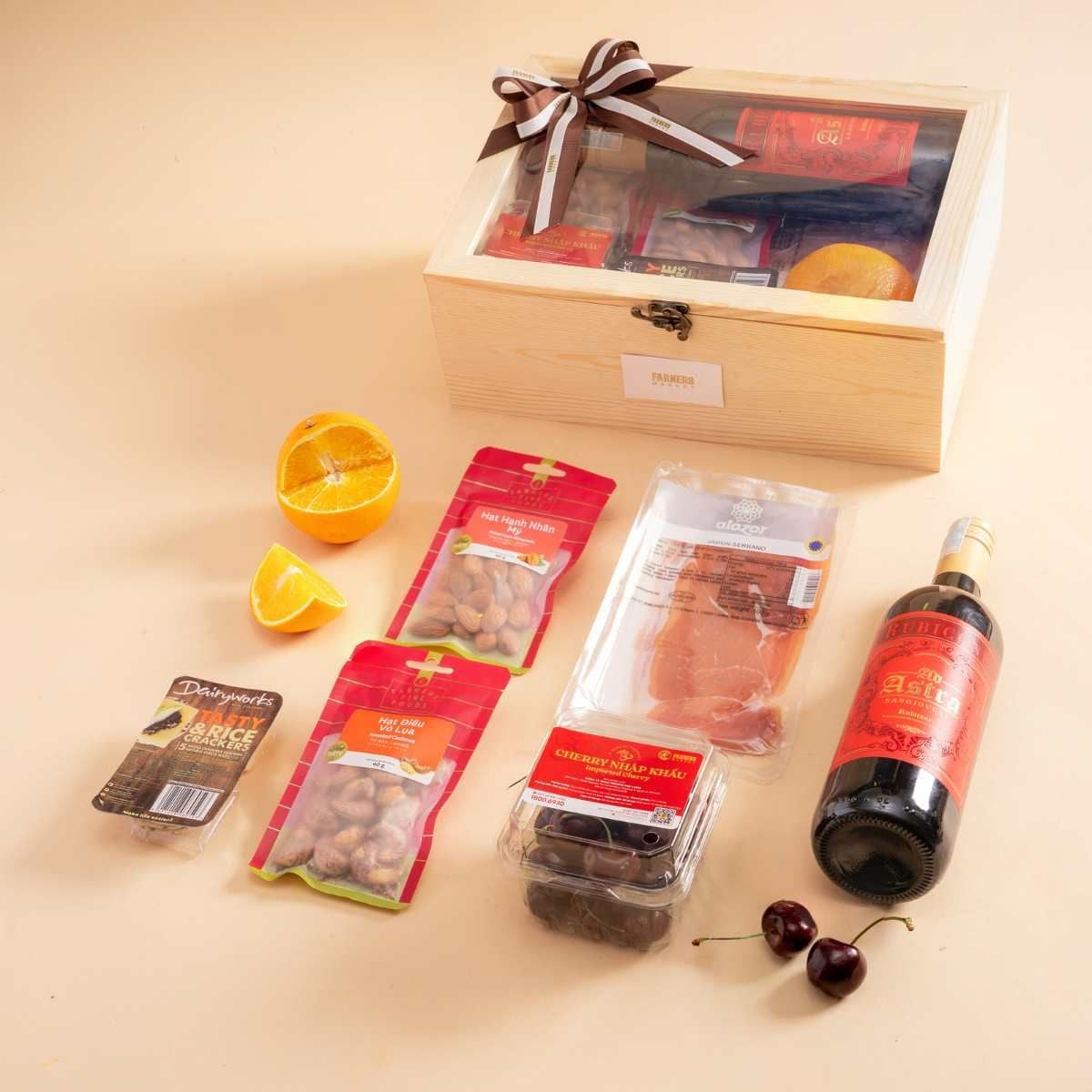  Standard Red Wine, Charcuterie & Fresh Fruit Gift Box / Hộp Quà Vang Đỏ, Thịt Nguội & Trái Cây Tiêu Chuẩn 