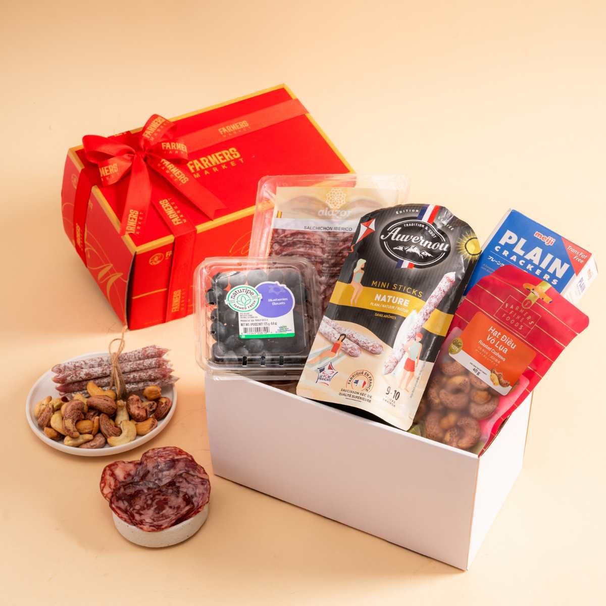  Basic Charcuterie, Nuts & Fresh Fruit Gift Box / Hộp Thịt Nguội, Hạt Dinh Dưỡng & Trái Cây Cơ Bản 