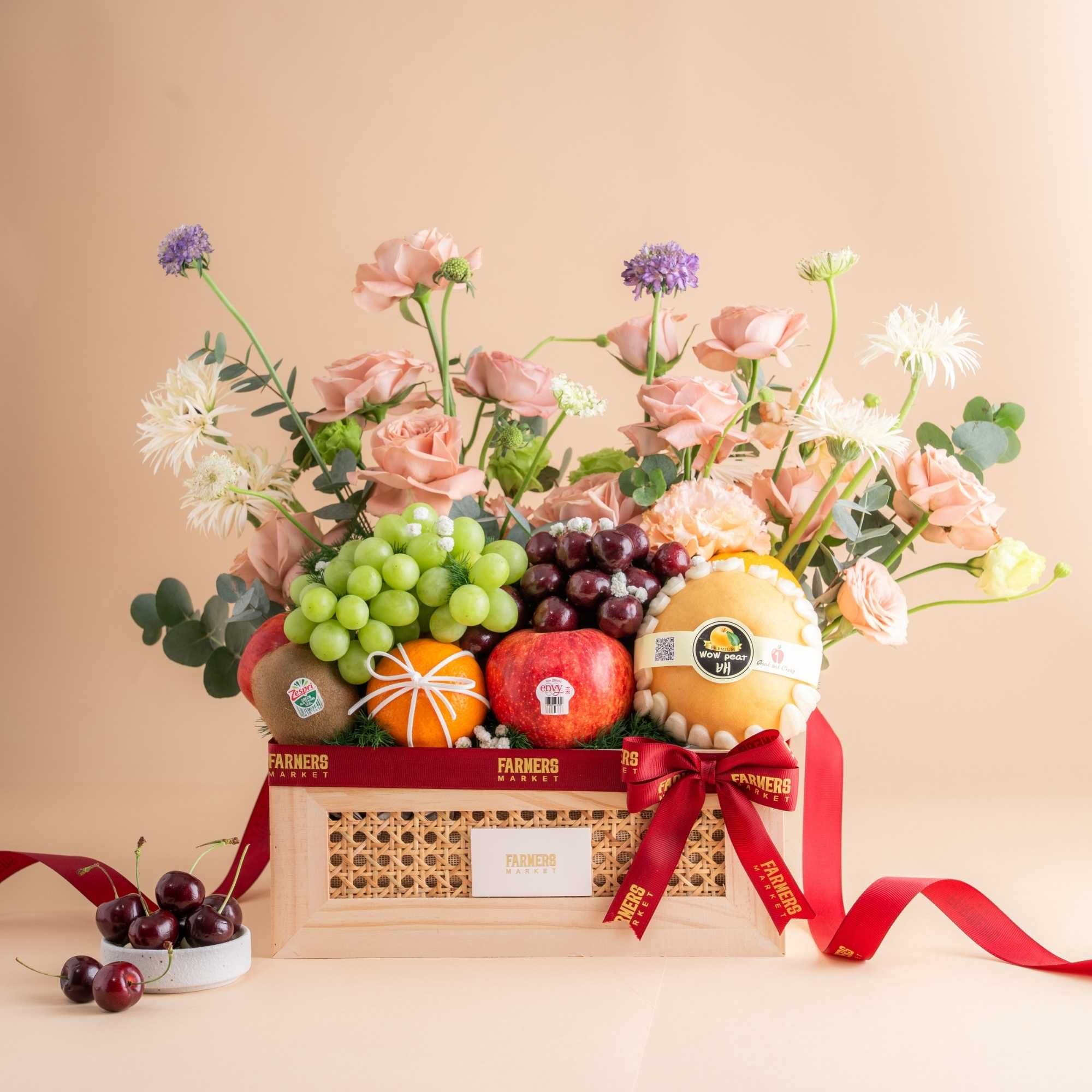  Khay Gỗ Trái Cây Các Loại  Và Hoa Tone Hồng Tinh Tế 