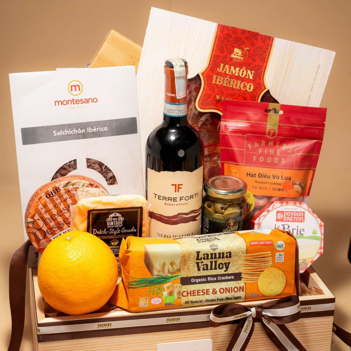  Luxurious Wine, Cheese & Charcuterie Gift Tray / Khay Quà Rượu Vang, Phô Mai & Thịt Nguội Sang Trọng 