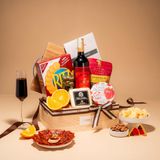  Sophisticated Red Wine, Cheese & Nut Gift Tray / Khay Quà Vang Đỏ, Phô Mai & Hạt Dinh Dưỡng Tinh Tế 