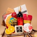  Sophisticated Red Wine, Cheese & Nut Gift Tray / Khay Quà Vang Đỏ, Phô Mai & Hạt Dinh Dưỡng Tinh Tế 