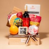  Sophisticated Red Wine, Cheese & Nut Gift Tray / Khay Quà Vang Đỏ, Phô Mai & Hạt Dinh Dưỡng Tinh Tế 