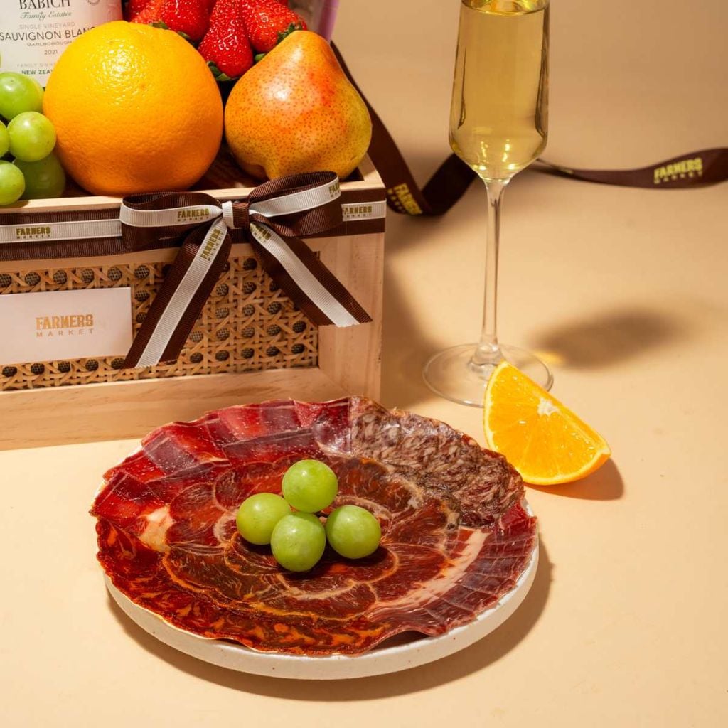  Premium White Wine, Cheese & Fresh Fruit Gift Tray / Khay Quà Vang Trắng, Phô Mai & Trái Cây Cao Cấp 