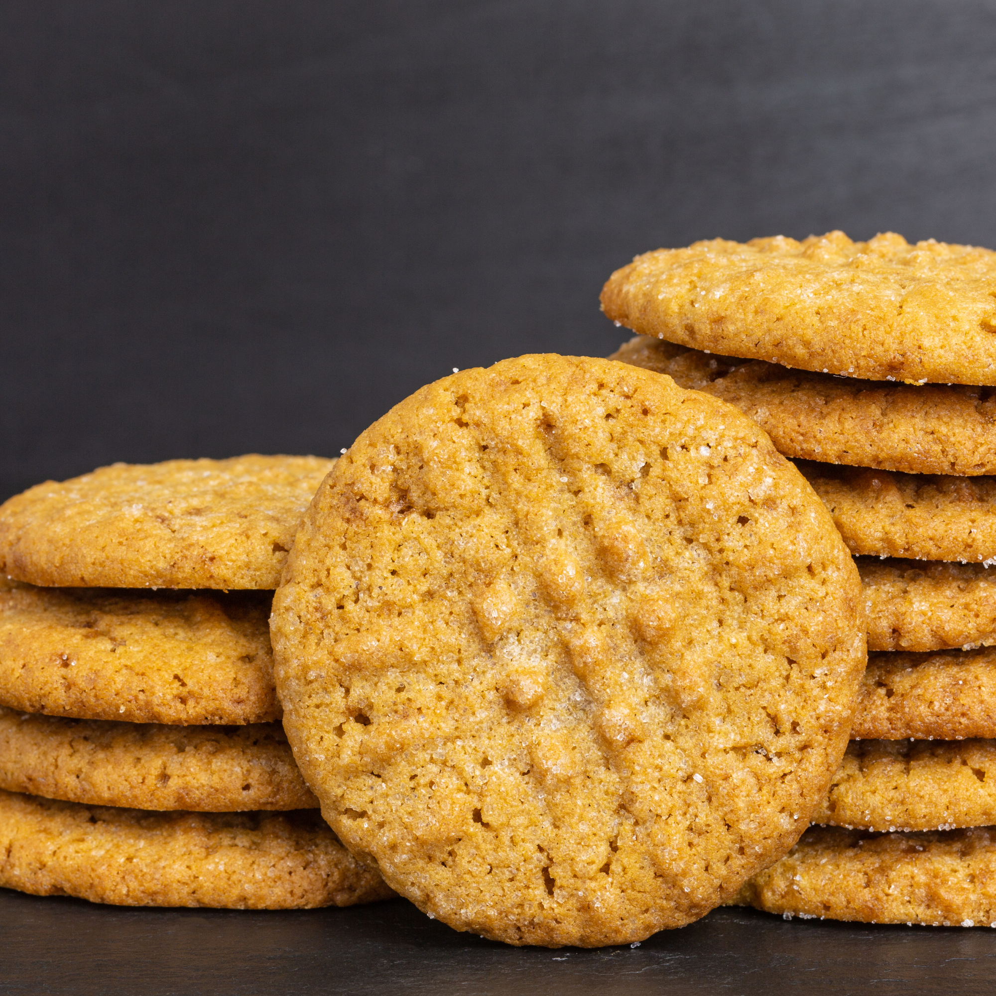  Bánh Quy Bơ & Hạt Dẻ Magnificient Morsels 304G (4 gói/ hộp thiếc) – CREMICA (I0023778) 