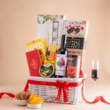  Giỏ Quà Rượu Vang Đỏ Và Yến Tươi Tone Trắng Thanh Lịch 