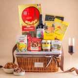  Giỏ Quà Rượu Vang Đỏ - Yến Tươi Và Ăn Vặt Tone Nâu Tinh Tế 