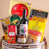  Giỏ Quà Rượu Vang Đỏ - Yến Tươi Và Hạt Tone Nâu Tinh Tế 