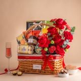  Giỏ Quà Nước Trái Cây - Ăn Vặt Và Hoa Tone Đỏ Tinh Tế 