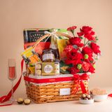  Giỏ Quà Nước Trái Cây - Ăn Vặt Và Hoa Tone Đỏ Tinh Tế 