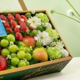  Hộp Quà Trái Cây - Yến Và Hoa Tone Xanh Lá Tinh Tế 