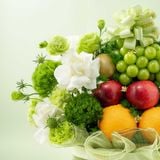  Giỏ Quà Trái Cây Tươi - Yến Và Hoa Tone Xanh Trắng Sang Trọng 