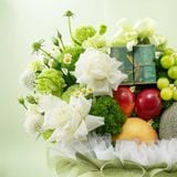  Giỏ Quà Trái Cây Tươi - Yến Và Hoa Tone Xanh Trắng Sang Trọng 