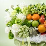  Giỏ Quà Trái Cây Tươi Các Loại Và Hoa Tone Xanh Trắng Cao Cấp 